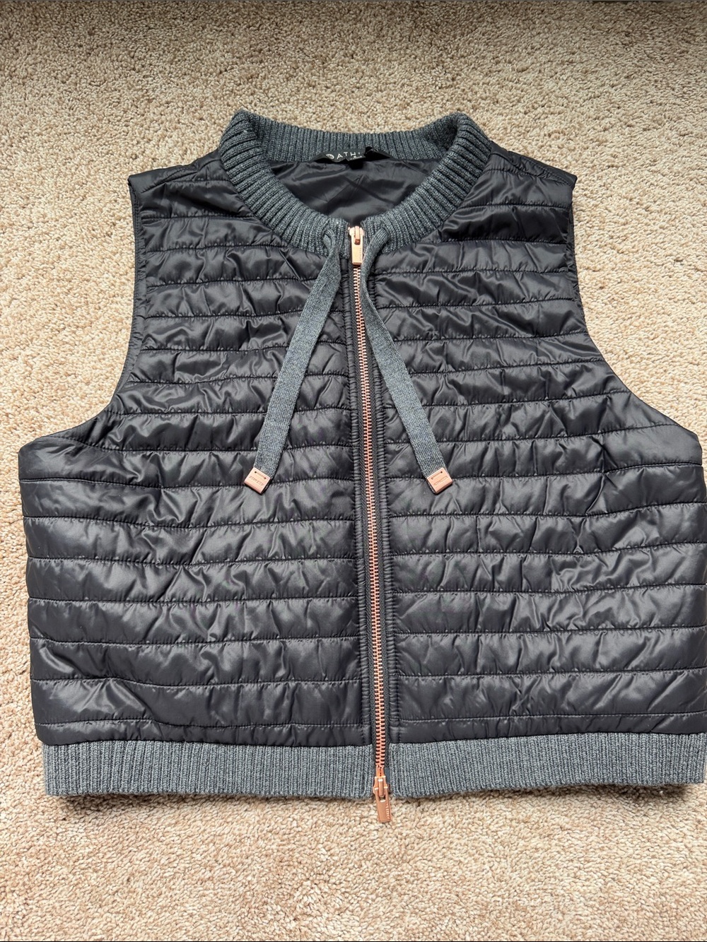 Athleta cropped quilted vest-small